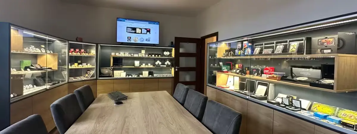 Showroom Gold & Silver